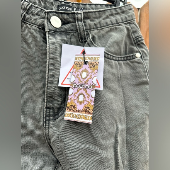Boohoo Baggy Boyfriend Distressed Grey Jeans Size 2 NWT - Picture 3 of 8